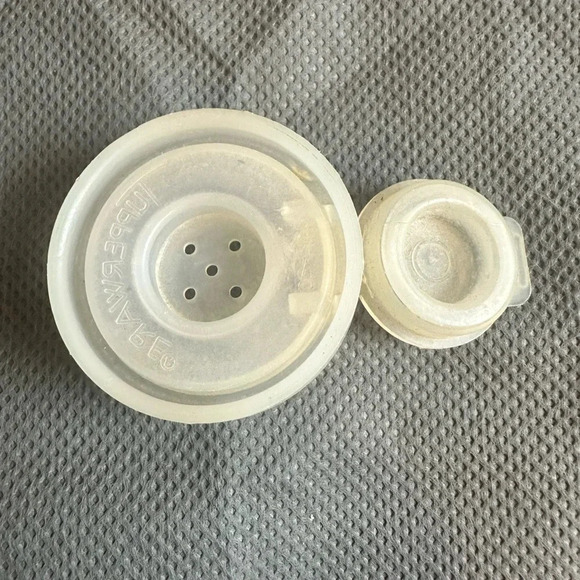 Tupperware Pepper Shaker only - Picture 4 of 5